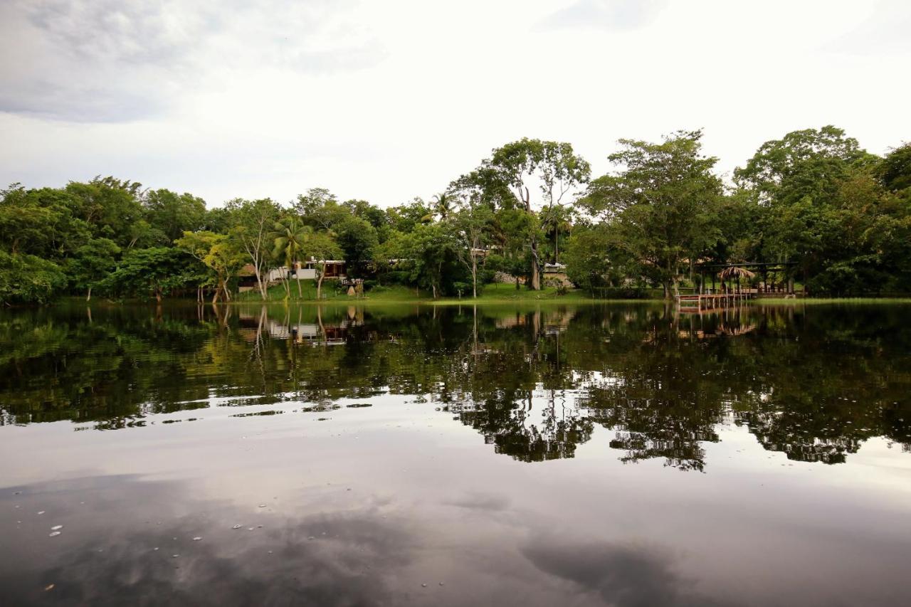 Villa Maya Флорес Экстерьер фото
